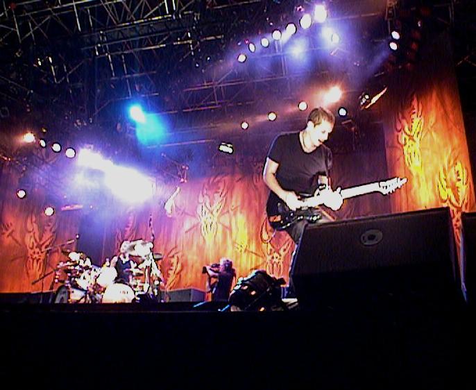 Photo gallery from the gig in Reading, England shot on August 24, 1997
